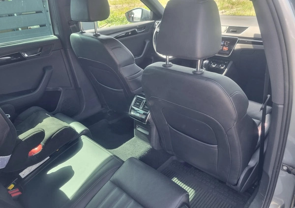 Skoda Superb cena 86000 przebieg: 273900, rok produkcji 2018 z Olsztyn małe 211